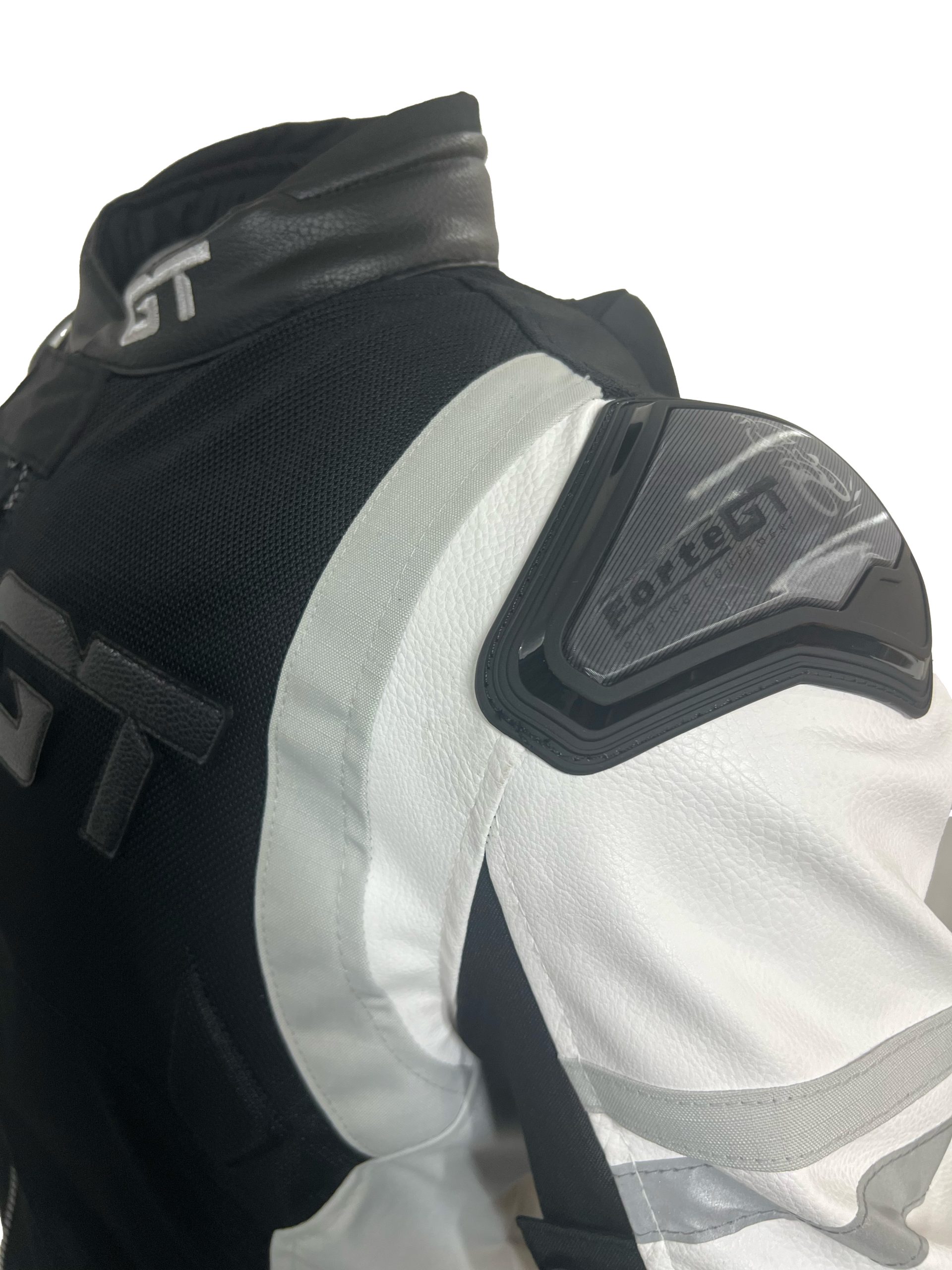 FORTE%20GT%20TITAN%20White%20Black%20/%20Hörgüçlü